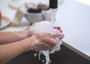 Mani lavate infezioni allontanate